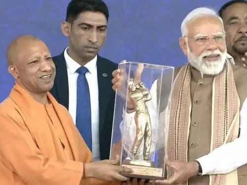 मेरठ में मेट्रो-रैपिड रेल को हरी झंडी, जनसभा में कांग्रेस पर बरसे मोदी… बोले- देश जानता है आप पहले से नंगे