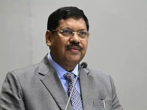 CJI गवई ने कहा: आवारा कुत्तों के मामले में दोबारा करेंगे विचार