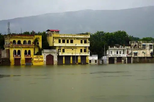 MP, राजस्थान और गुजरात में कुदरत का कहर: भारी बारिश ने रोकी रफ्तार