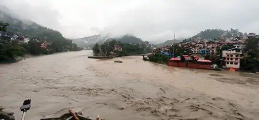 हिमाचल: कहर बरपाते बादल! बाढ़-लैंडस्लाइड से 5 की मौत, देशभर में बारिश से तबाही