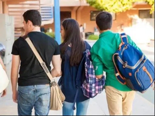 अब अमेरिका में स्टूडेंट वीजा चाहिए: तो अपना सोशल मीडिया पब्लिक करना होगा