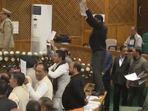 जम्मू-कश्मीर: विधानसभा में हंगामा, NC-BJP विधायक भिड़े बाढ़ पर चर्चा चाहते थे