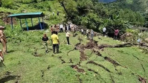 चमोली का नंदानगरः डर के चलते 34 परिवारों ने छोड़े घर, बाजार खाली 