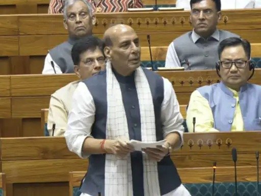  लोकसभा में ऑपरेशन सिंदूर पर हंगामा: राजनाथ सिंह ने सैनिकों को नमन किया