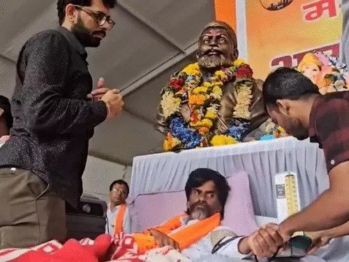 मराठा आंदोलन: बॉम्बे हाईकोर्ट की कड़ी चेतावनी, 3 बजे तक आजाद मैदान खाली करो.