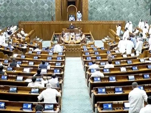 चुनाव आयोग पर विपक्ष का वार: महाभियोग की तैयारी