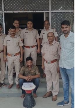 Baran illegal pistol arrest: बारां पुलिस ने अवैध देशी कट्टा सहित शातिर बदमाश को गिरफ्तार किया