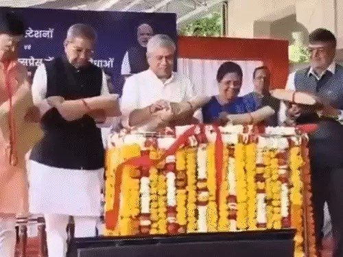 अब ट्रेन में मिलेगा कंबल भी VIP स्टाइल में: जानिए क्यों बदल रही है रेलवे की सोच!