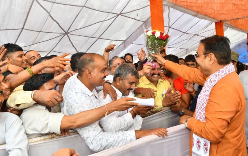 Public Hearing Ludhawai Hanuman Temple: भरतपुर में लुधावई बड़ा हनुमान मंदिर परिसर में आयोजित जनसुनवाई, सीएम भजनलाल ने अधिकारियों को दिए निर्देश