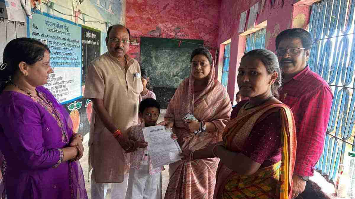 Himadri Singh News: शहडोल सांसद ने अपने बेटी का दाखिला सरकारी स्कूल में कराया,शिक्षा को दिया बढ़ावा