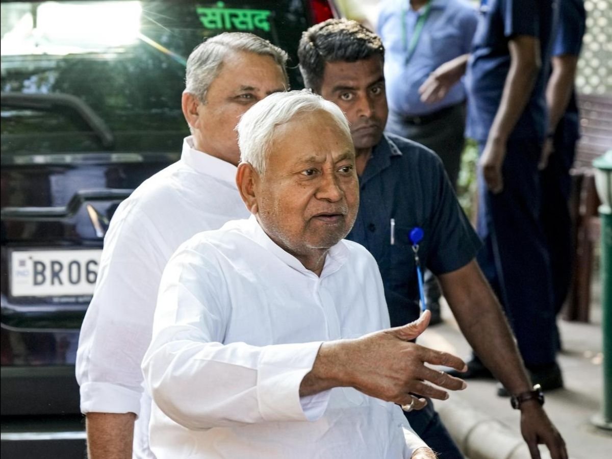 दिल्ली में ही रहेंगे CM नीतीश, कल लेंगे शपथ, रोहिणी ने कसा तंज