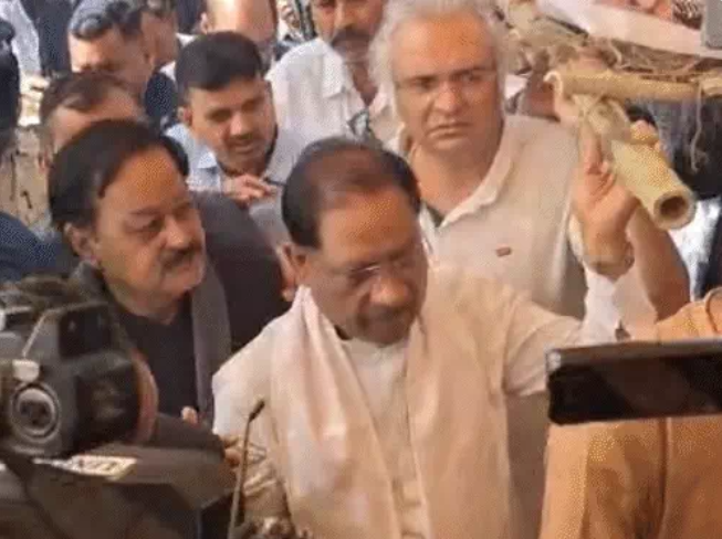 गार्ड ऑफ ऑनर के साथ विदा हुए विनोद शुक्ल: बेटे ने दी मुखाग्नि, सीएम ने दिया कंधा
