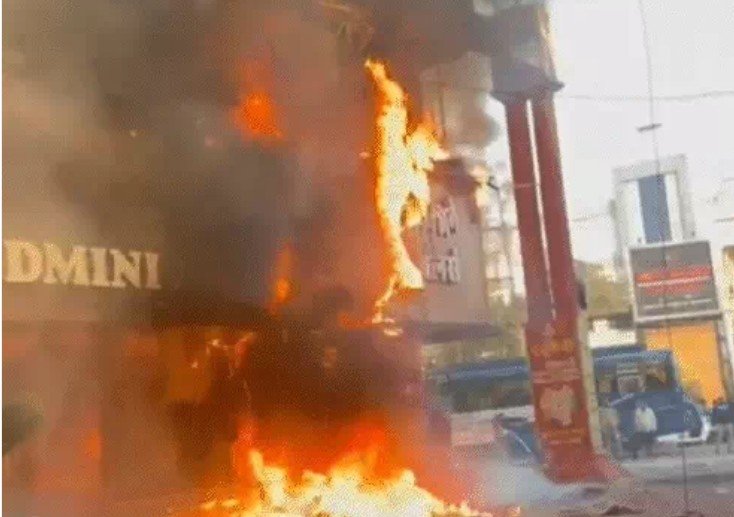 Korba SS Plaza fire: कोरबा के SS प्लाजा में भीषण आग, ज्वेलरी-कपड़ा-बर्तन दुकानें खाक