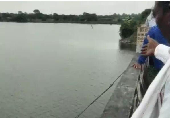 Couple Jumps Into Dam: ऐसी क्या मजबूरी थी?, पति-पत्नी ने डैम में कूदकर दी जान
