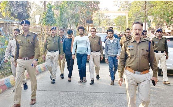 Ganjbasoda News: किशोरी से छेड़छाड़, मुस्लिम युवक को पुलिस ने पकड़ा, इलाके में जुलूस निकाला