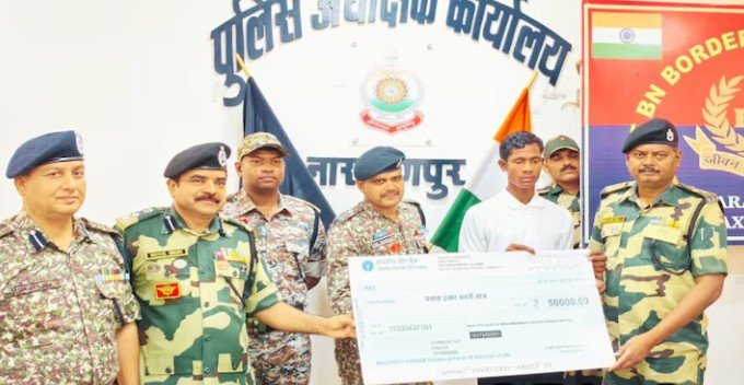 Maoists Surrender: छत्तीसगढ़ में 4 महिला, 2 पुरुष माओवादियों ने किया सरेंडर, मुख्यधारा में जुड़ने की ली शपथ