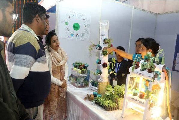 Bhopal national child science exhibition 2025: राष्ट्रीय बाल वैज्ञानिक प्रदर्शनी देखने उमड़ी भीड़, 900 स्टूडेंट ने पेश किए मॉडल