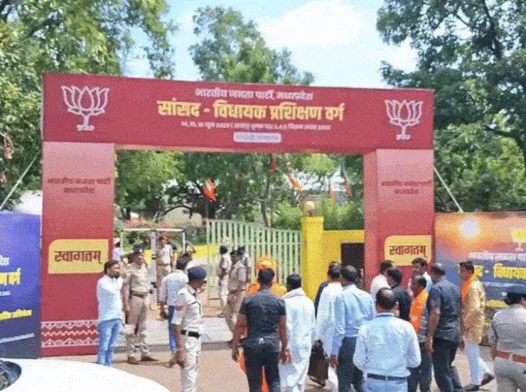 Pachmarhi : MP में BJP सांसद-विधायकों के प्रशिक्षण वर्ग का दूसरा दिन