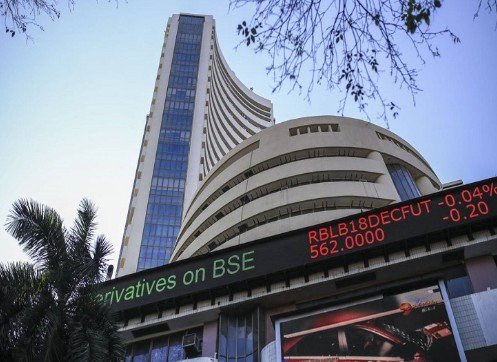 Share Market Today: शेयर बाजार में लगातार तीसरे दिन रफ्तार, इन 4 वजहों से बाजार में उछाल 