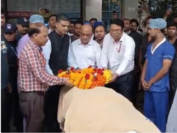 bhopal: जाते-जाते बचा गया तीन जिंदगिया, ऑटो ड्राइवर की गार्ड ऑफ ऑनर के साथ विदाई