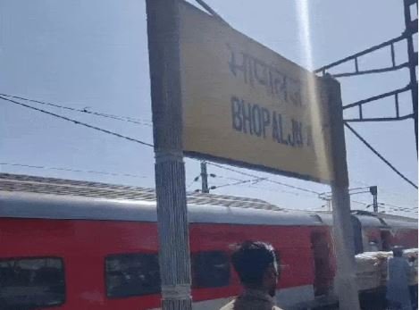 Train On Holi : होली से पहले रेलवे ने चलाई 20 स्पेशल ट्रेन
