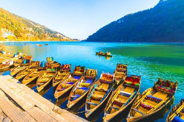 दुनिया की 8 ऐसी खूबसूरत जगहें, जहां सड़क नहीं सिर्फ नाव चलती है!