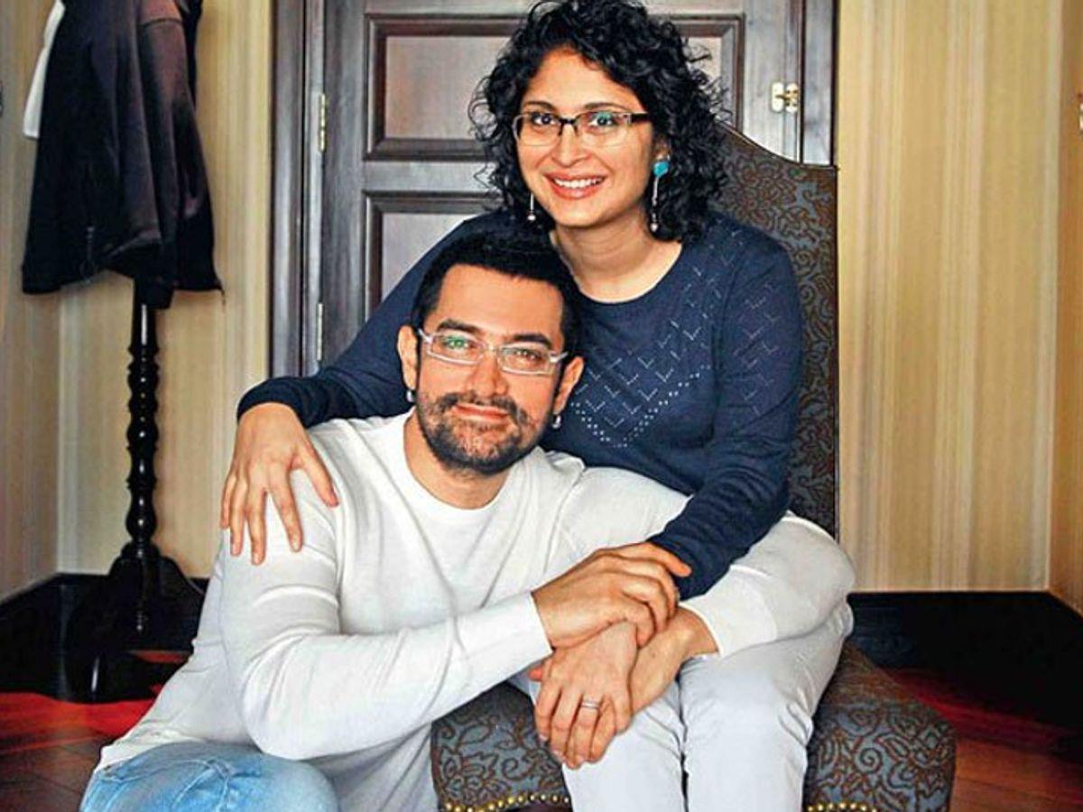 आमिर खान अपनी दूसरी पत्नी किरण राव के साथ एक पुराने खास पल में नजर आए। दोनों ने लंबे समय तक साथ काम और परिवार संभाला।