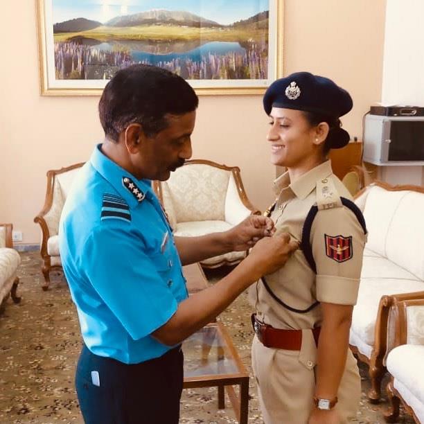 भारतीय वायुसेना द्वारा सम्मानित की गईं IPS तनुश्री।