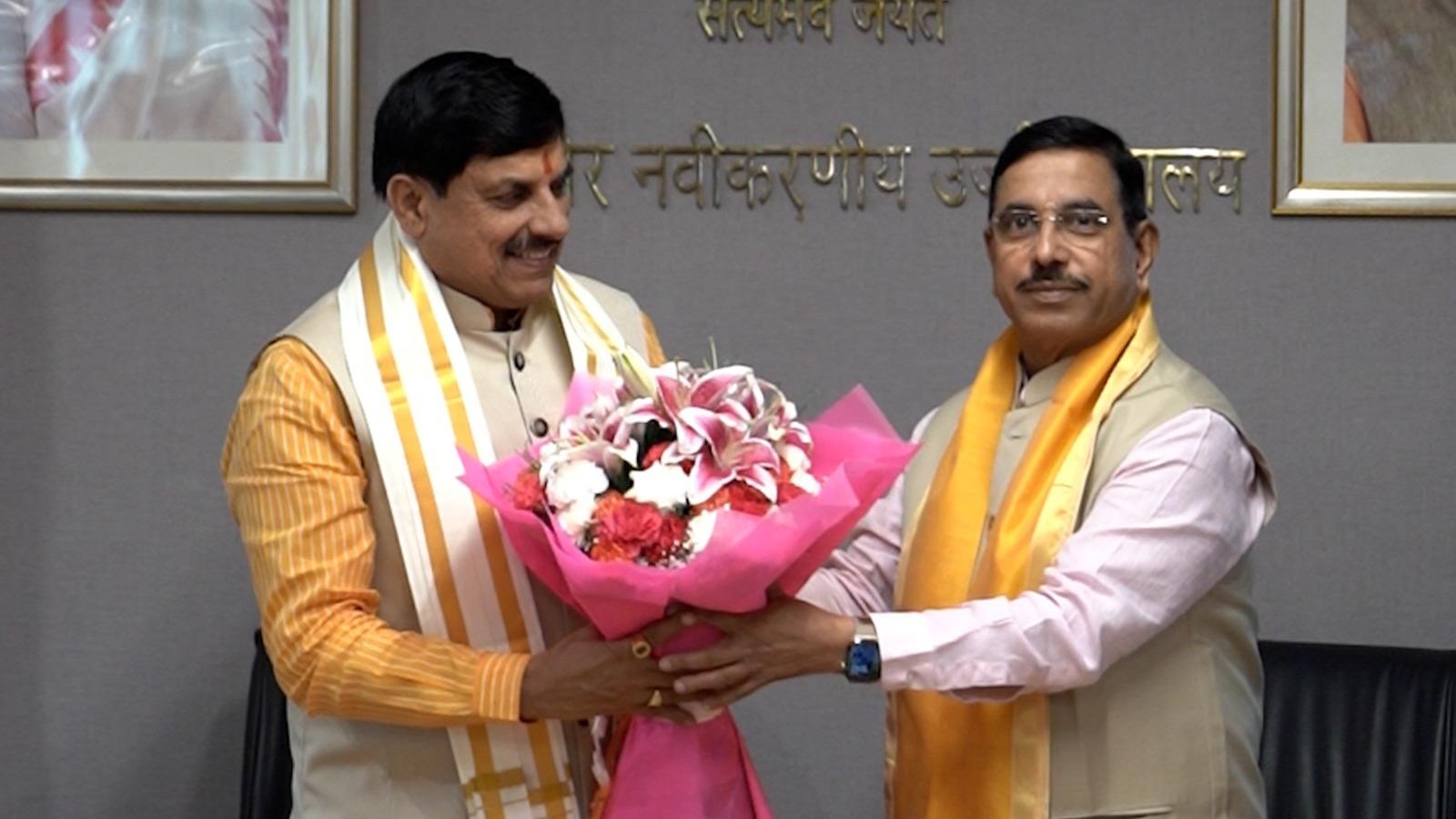 मुख्यमंत्री डॉ. मोहन यादव ने आज नई दिल्ली में केंद्रीय नवीन एवं नवकरणीय ऊर्जा मंत्री श्री प्रहलाद जोशी से सौजन्य मुलाकात की