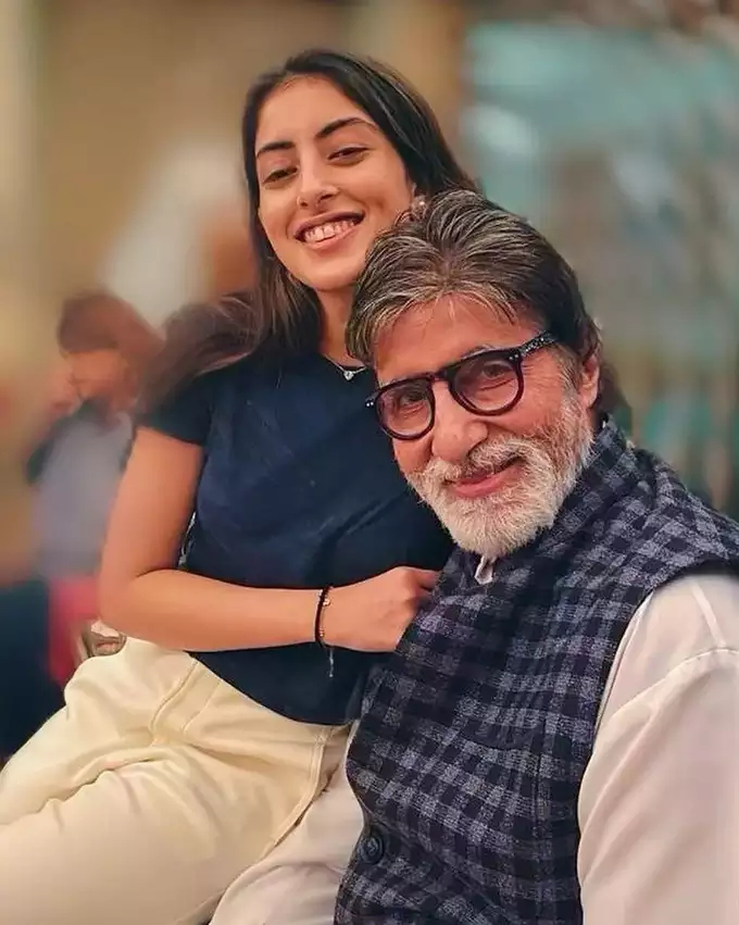 नव्‍या नवेली नेट वर्थ नाना अमिताभ से भी अमीर है उनकी नातिन क‍िसी राजकुमारी की तरह अरबों रुपये की है विरासत