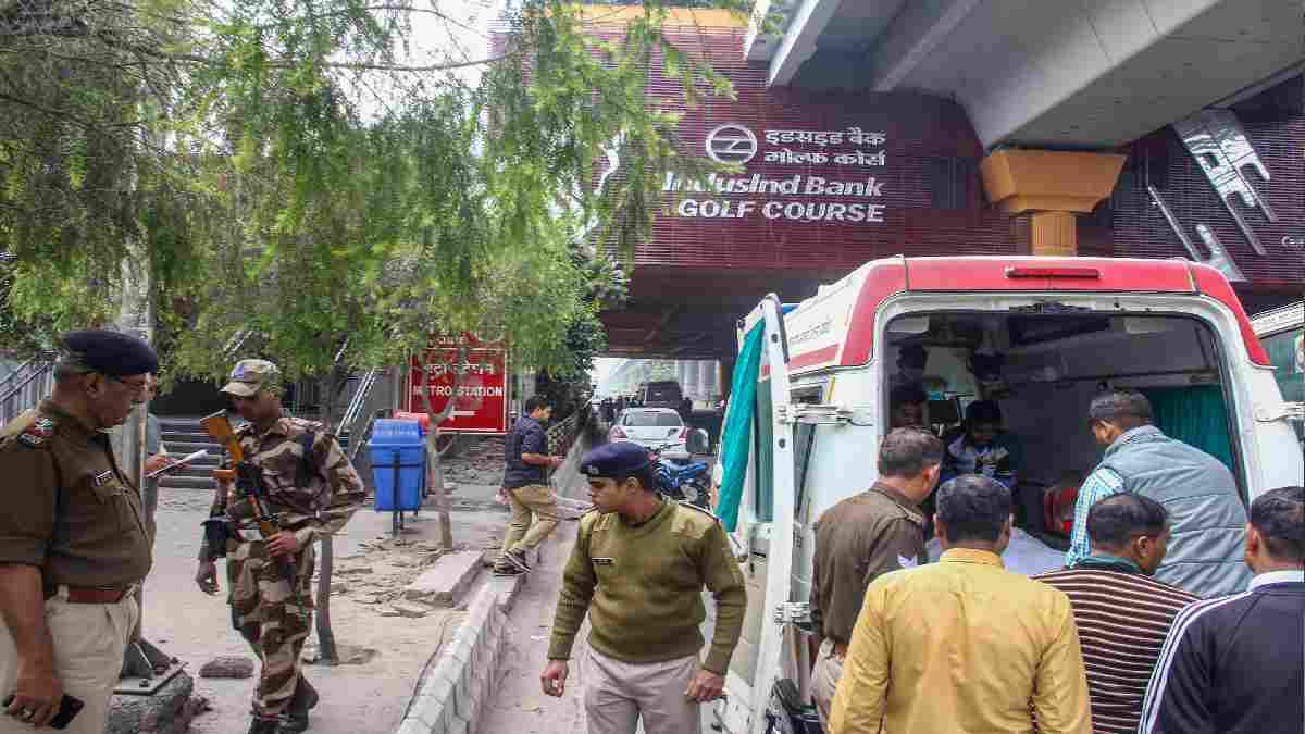 गोल्फ कोर्स मेट्रो स्टेशन पर युवती ने मेट्रो के आगे कूदकर दी जान पुलिस जांच में जुटी