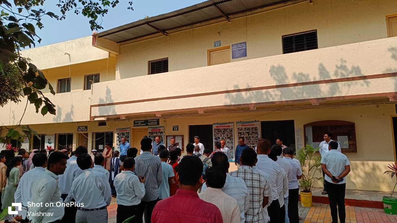 सिन्हा महाविद्यालयात माजी आमदार बी टी देशमुख यांना श्रद्धांजली