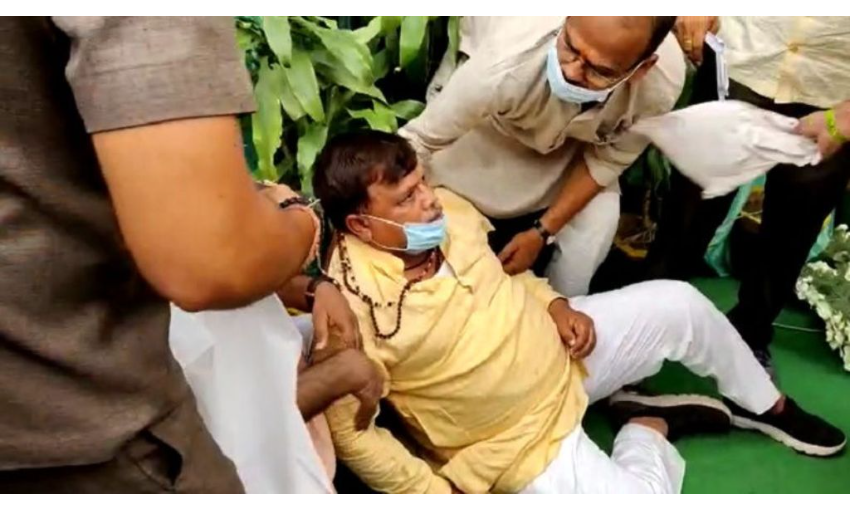 ऊर्जा मंत्री तोमर मंच से गिरे अंदरूनी चोट आई अस्पताल में भर्ती