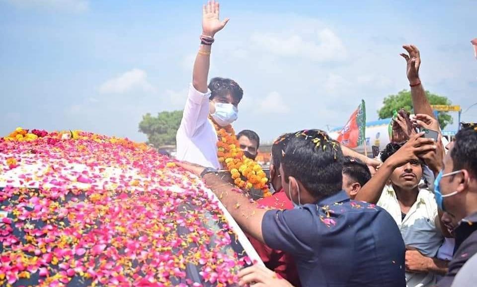 केंद्रीय मंत्री ज्योतिरादित्य सिंधिया पहुंचे मुरैना समर्थकों ने किया भव्य स्वागत