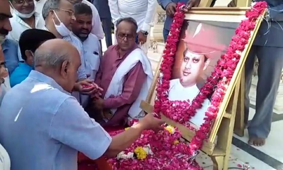 कांग्रेस और भाजपा ने मनाई माधवराव की पुण्यतिथि छत्री पर हुए आमने-सामने फिर हुआ ये
