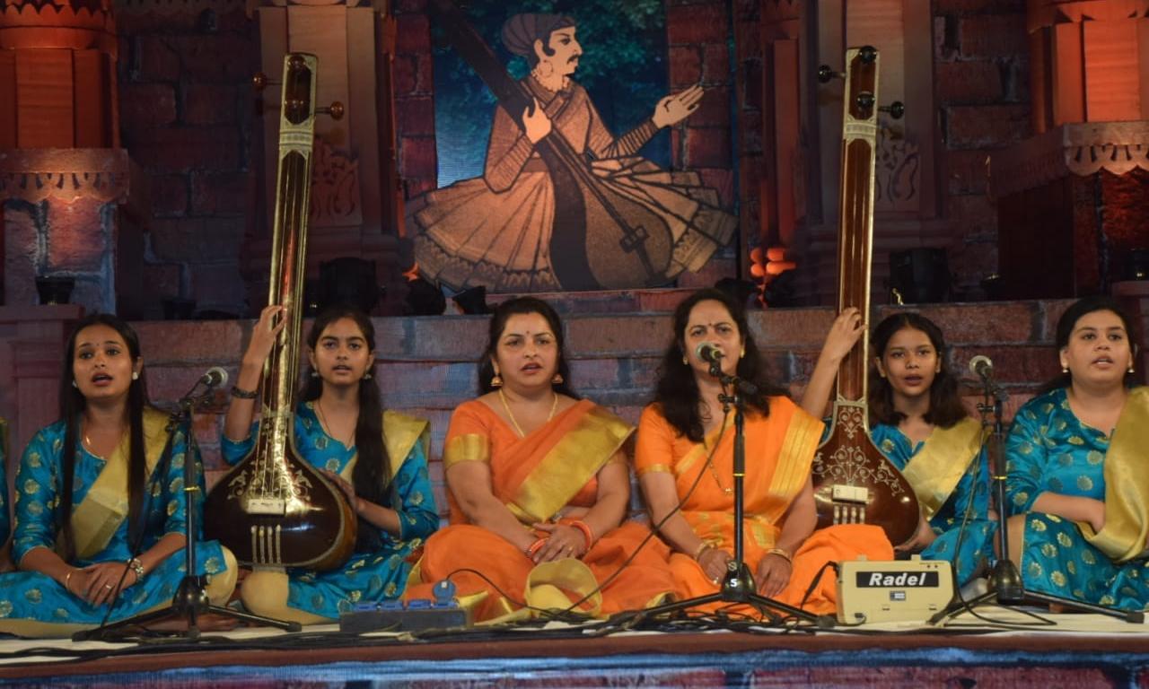 झिलमिल नदी के किनारे सजी महफ़िल तानसेन की जन्मस्थली में मीठे-मीठे सुरों से बंधा समा