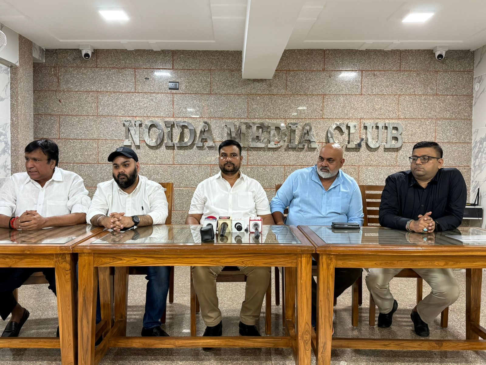 नोएडा रेलवे कैटरिंग सेवा कंपनी पर वेंडर्स ने गंभीर आरोप 7-8 करोड़ रुपये का बकाया भुगतान रोका