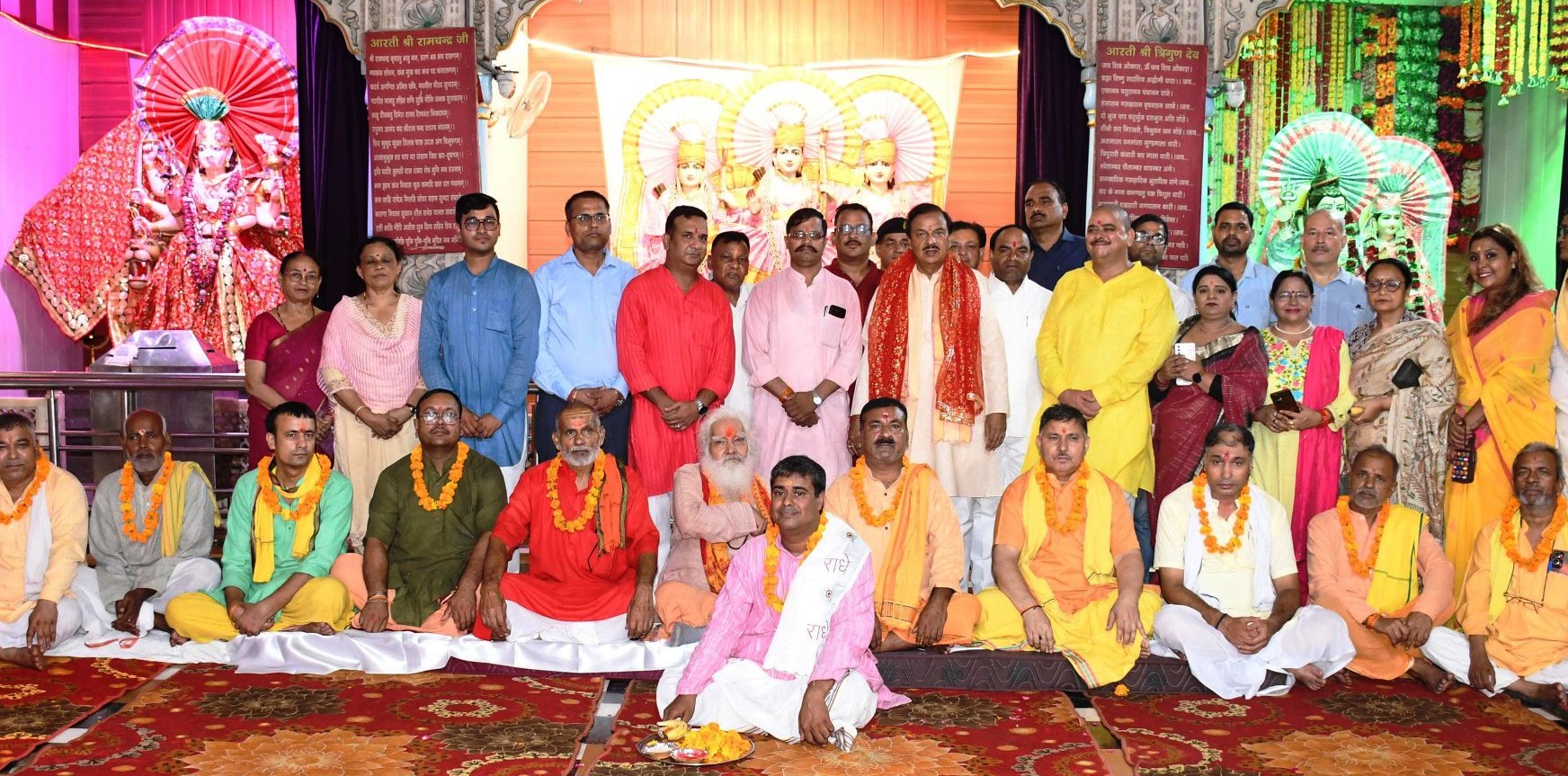 नोएडा-ग्रेटर नोएडा में गुरू पूर्णिमा पर्व धूमधाम से मनाया गया मंदिरों में उमड़े श्रद्धालु