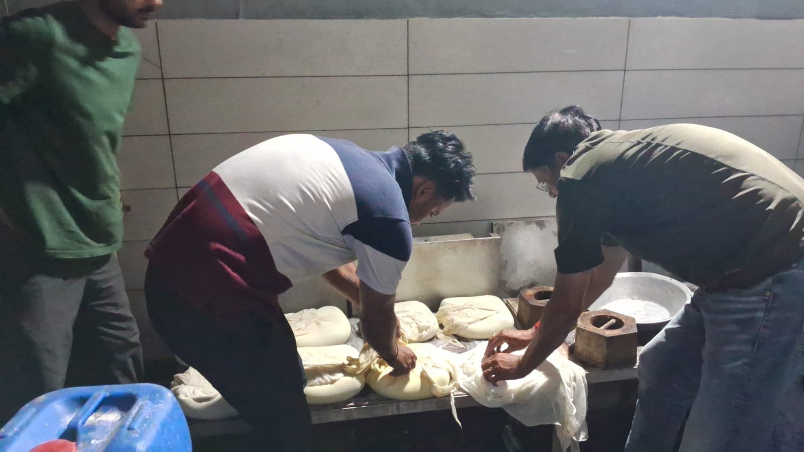 नोएडा में मिलावटी पनीर का जाल अलीगढ़ से आए 20 में से 20 नमूने फेल स्वास्थ्य पर मंडरा रहा गंभीर खतरा