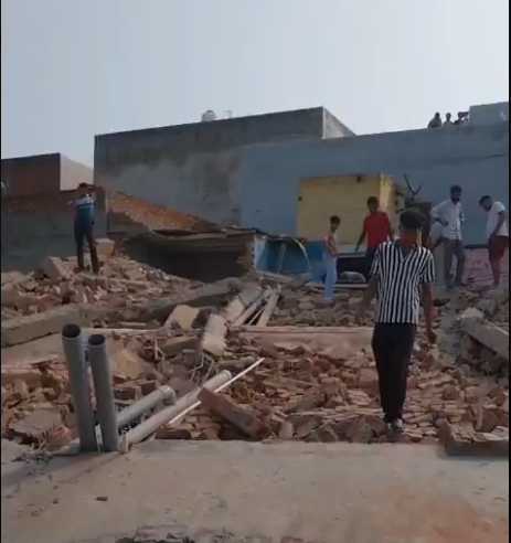 दादरी में निर्माणाधीन इमारत भरभरा कर गिरी