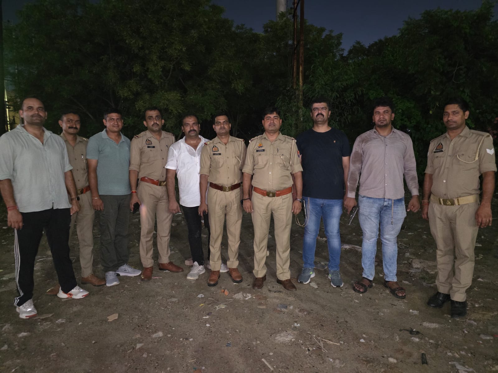 थाना सेक्टर-49 क्षेत्र में पुलिस और बदमाशों के बीच मुठभेड़ दो शातिर अपराधी घायल अवस्था में गिरफ्तार