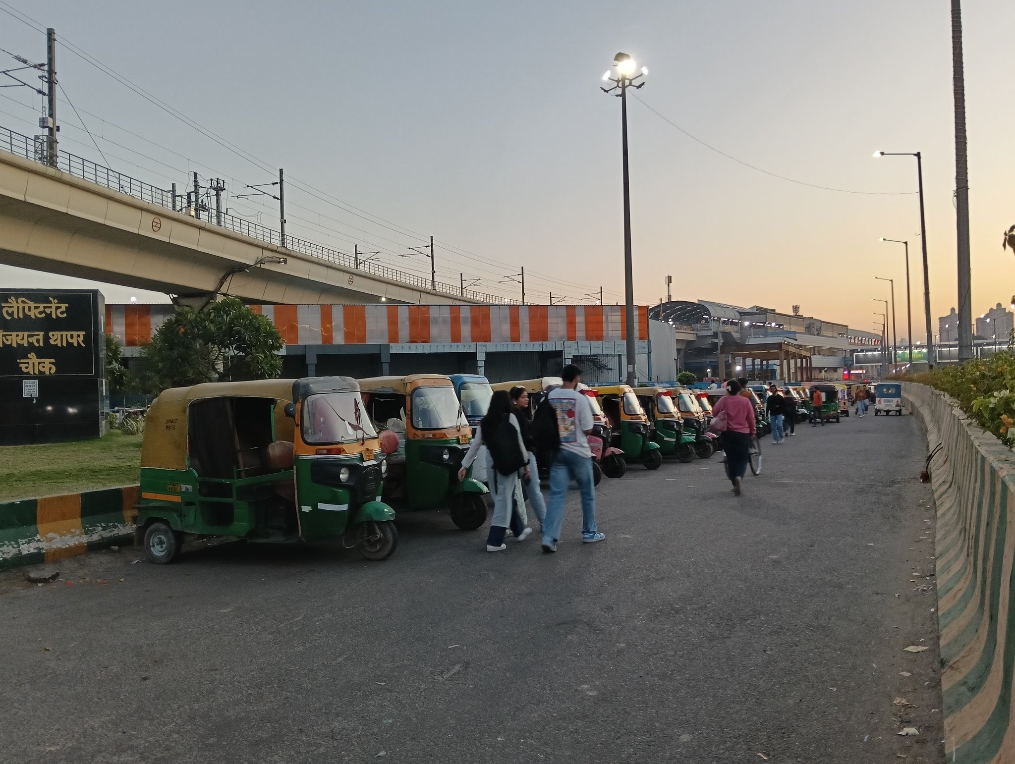 फिटनेस एक्सपायर फिर भी नोएडा की सड़कों पर फर्राटा भर रहे ऑटो यात्रियों की सुरक्षा पर खतरा