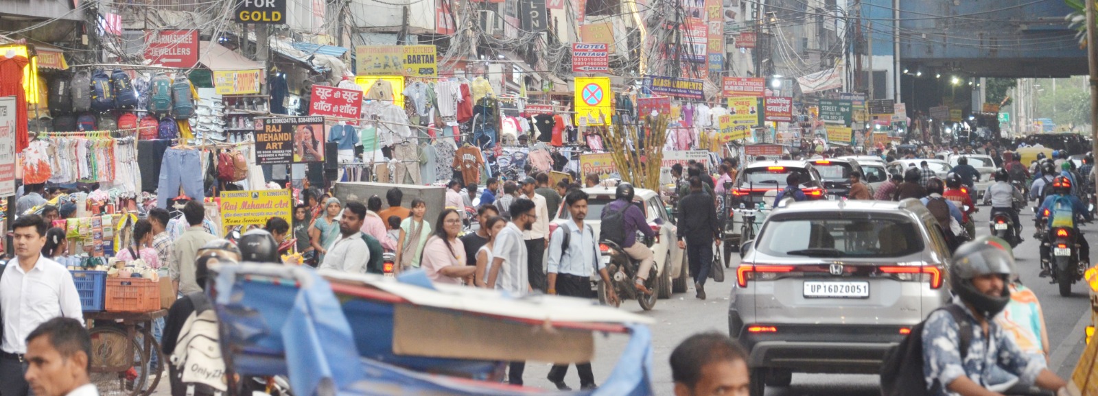 कोरोना  नोएडा में बढ़ते मामलों के बीच लापरवाह बना आमजन प्रशासन मौन