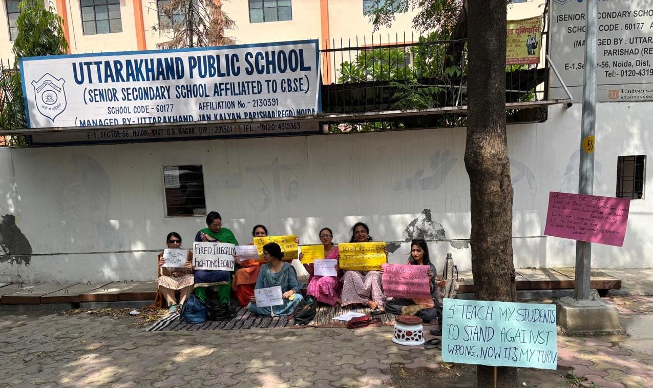 नोएडा उत्तराखंड पब्लिक स्कूल पर लाखों रुपये के वेतन घोटाले का आरोप  शिक्षक सड़क पर