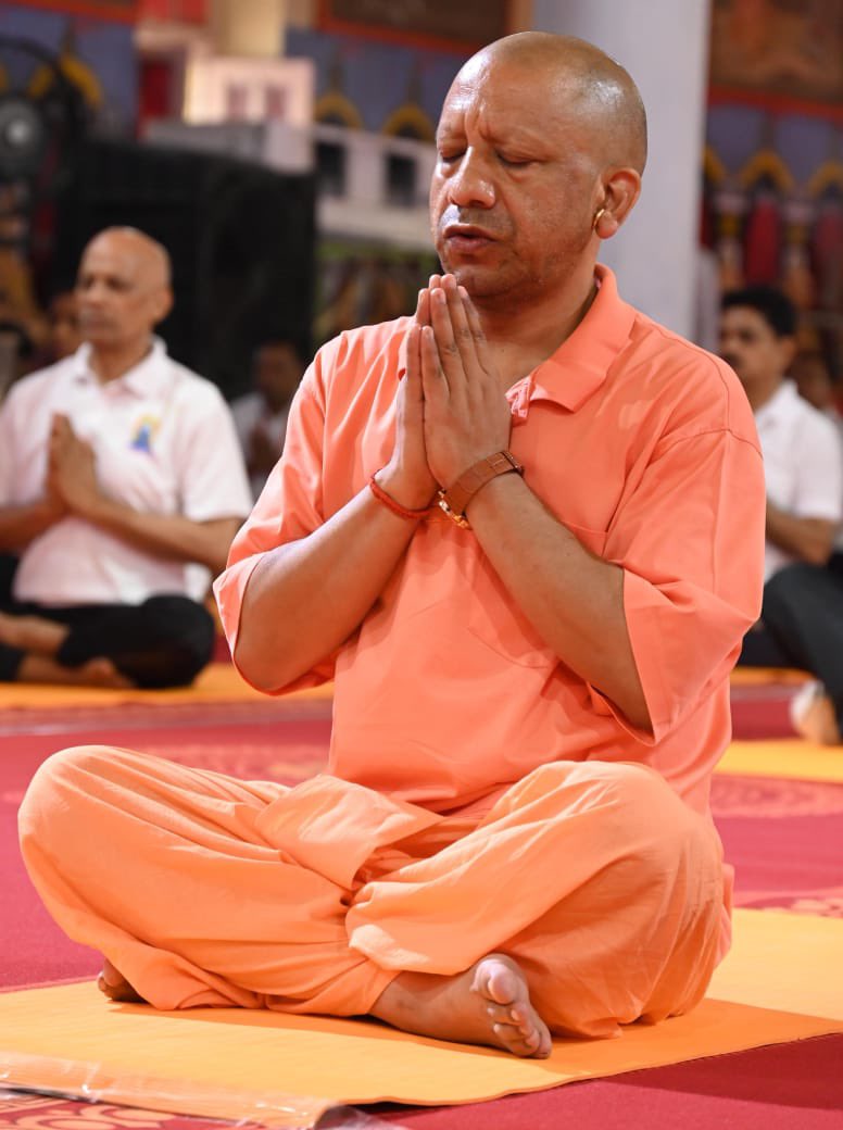 उत्तर प्रदेश में तबादला सत्र बना तकरार सत्र
सीएम को करना पड़ा हस्तक्षेप गड़बड़ियों से कर्मचारी संगठन नाराज़