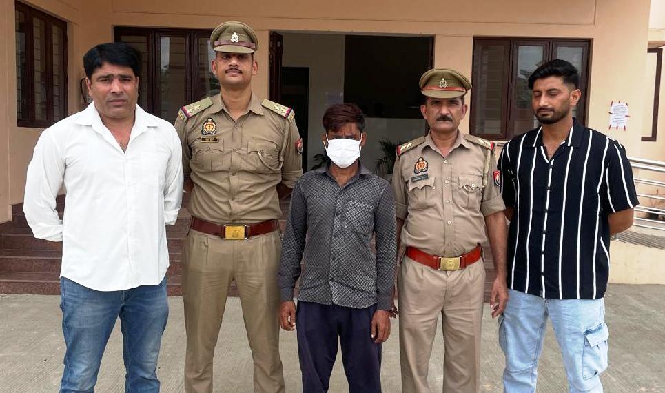 इनामी बदमाश अतहर मोहम्मद गिरफ्तार 24 करोड़ की जमीन धोखाधड़ी में था वांछित