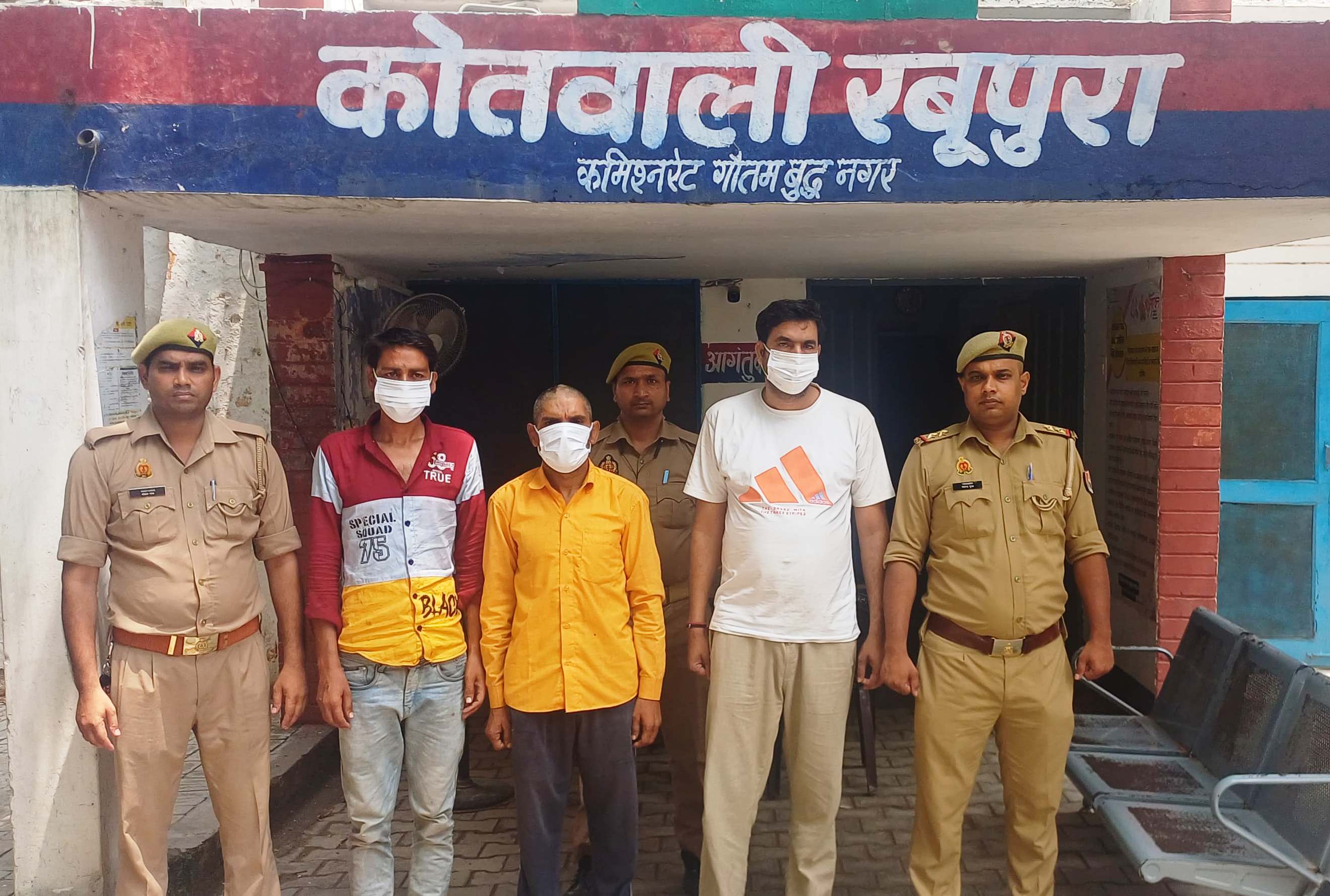 फ़र्ज़ी किसान बनकर करोड़ों की ज़मीन बेचने वाले गैंग का भंडाफोड़