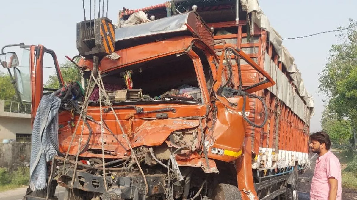 बुलंदशहर में दर्दनाक सड़क हादसे में 3 की मौत, 31 घायल