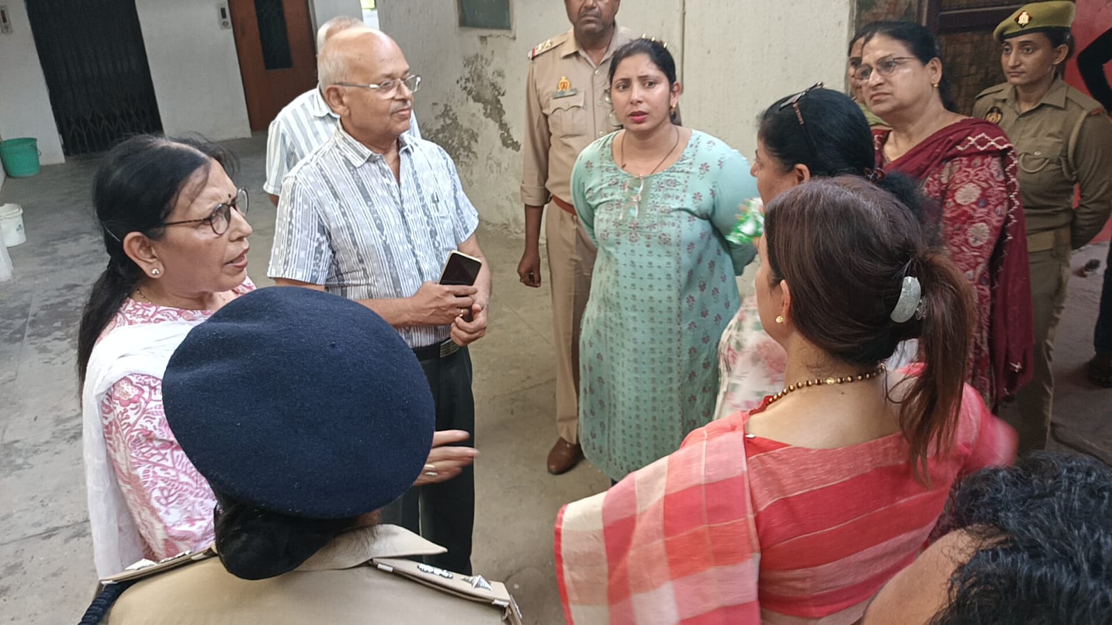 नोएडा वृद्धाश्रम मामला ट्रस्टी ने आरोपों को बताया बेबुनियाद बोले - वीडियो साजिश के तहत वायरल किया गया
