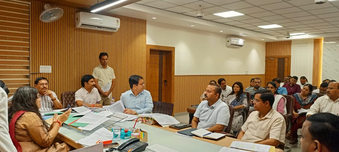 हर घर तिरंगा अभियान-2025 -  जिलाधिकारी ने की तैयारियों की समीक्षा